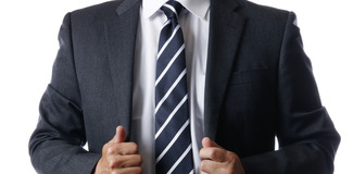 今大人気 シャドーストライプのスーツやネクタイが与える印象とは Atorder アットオーダー オーダースーツ ポータルサイト
